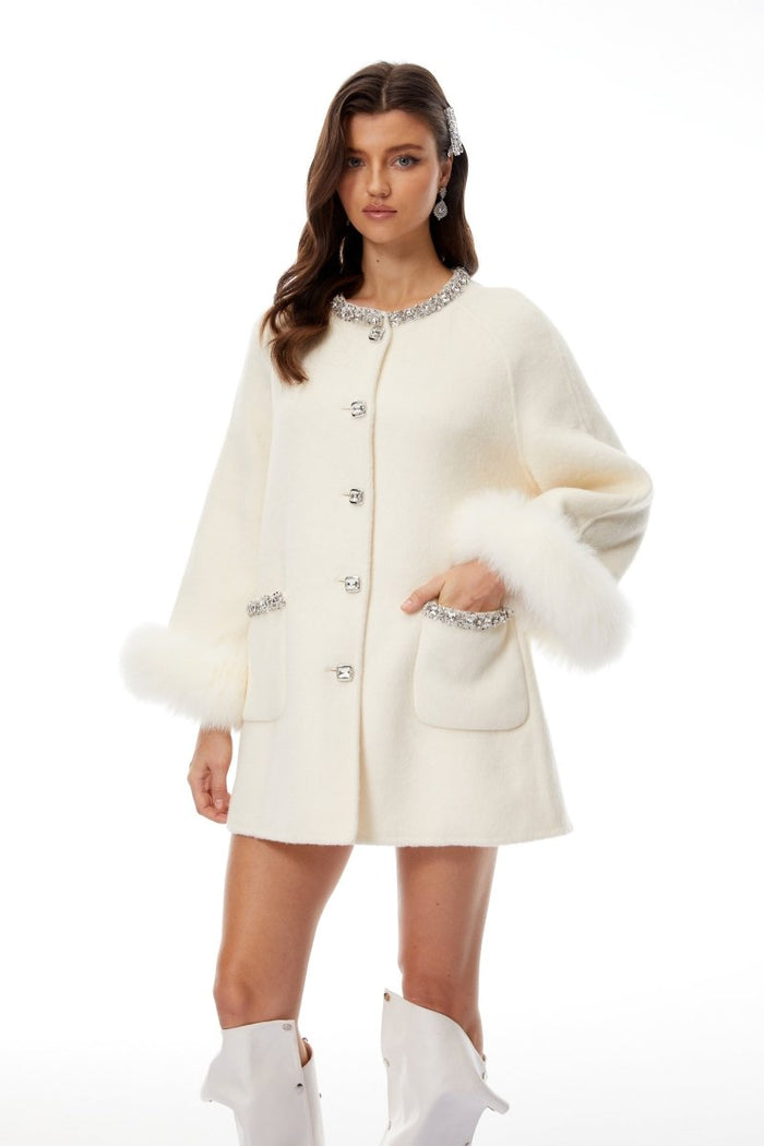 Beyaz Kürk Detaylı İşlemeli Yün Kaban - Phentora