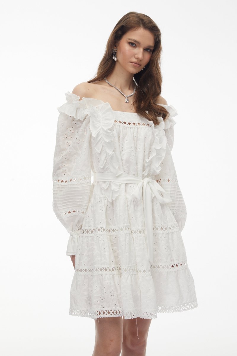 Beyaz Fırfırlı Mini Elbise Bağlama Detaylı - Phentora
