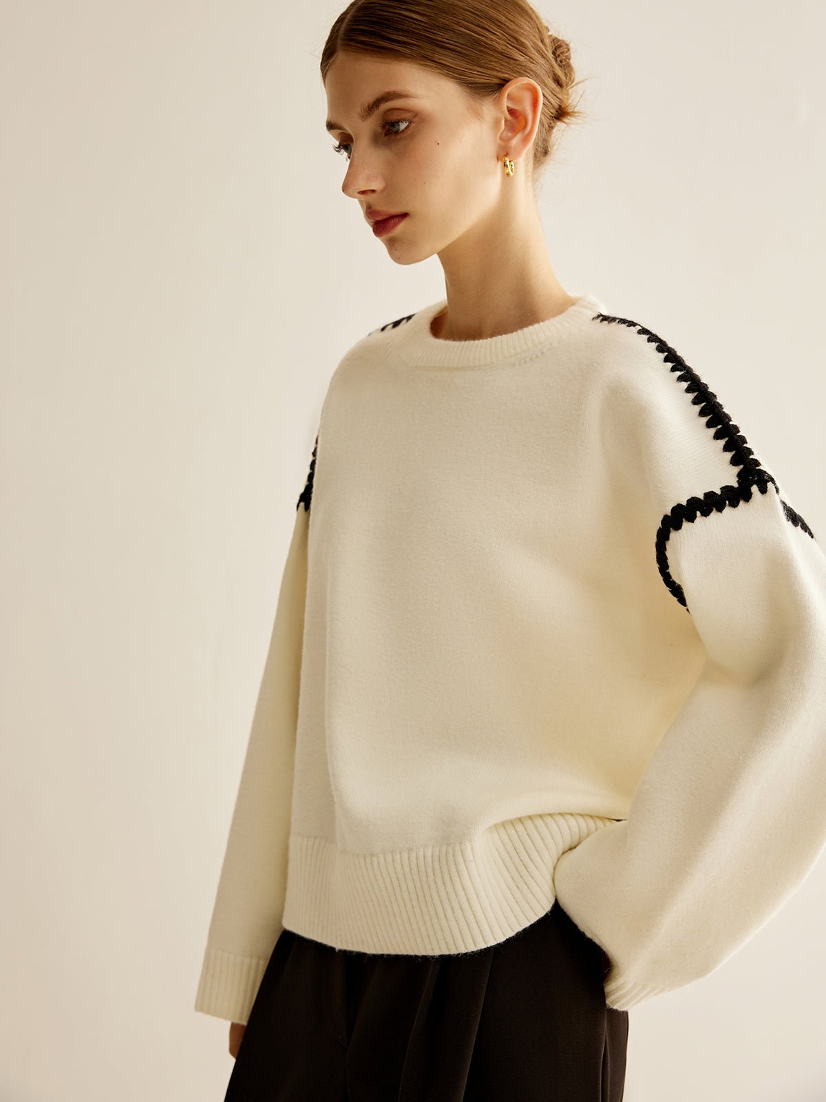 Minimalist Embroidered Trim Kazak - Phentora