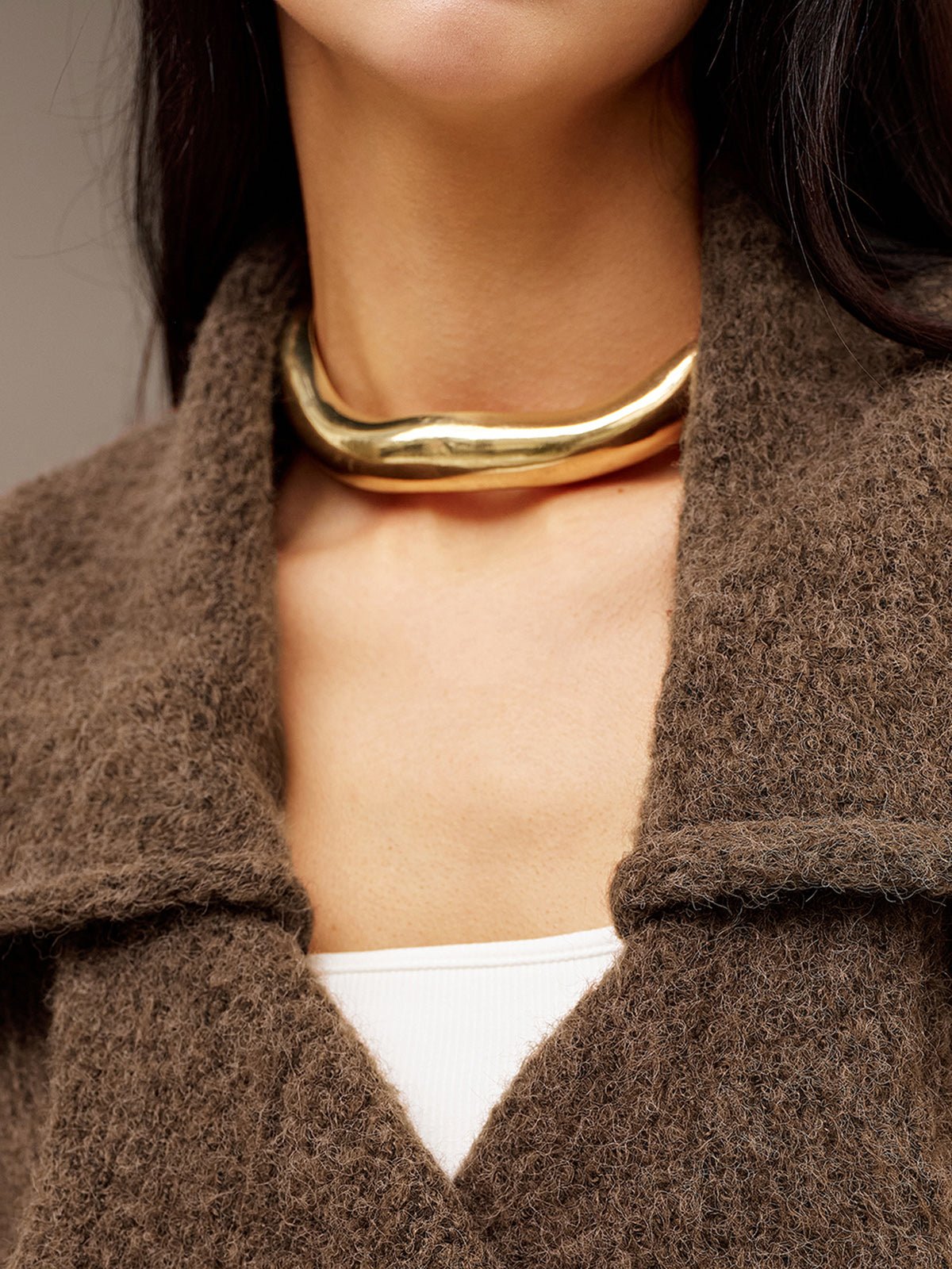 Düzensiz Lav Parçası Kalın Açık Choker - Phentora