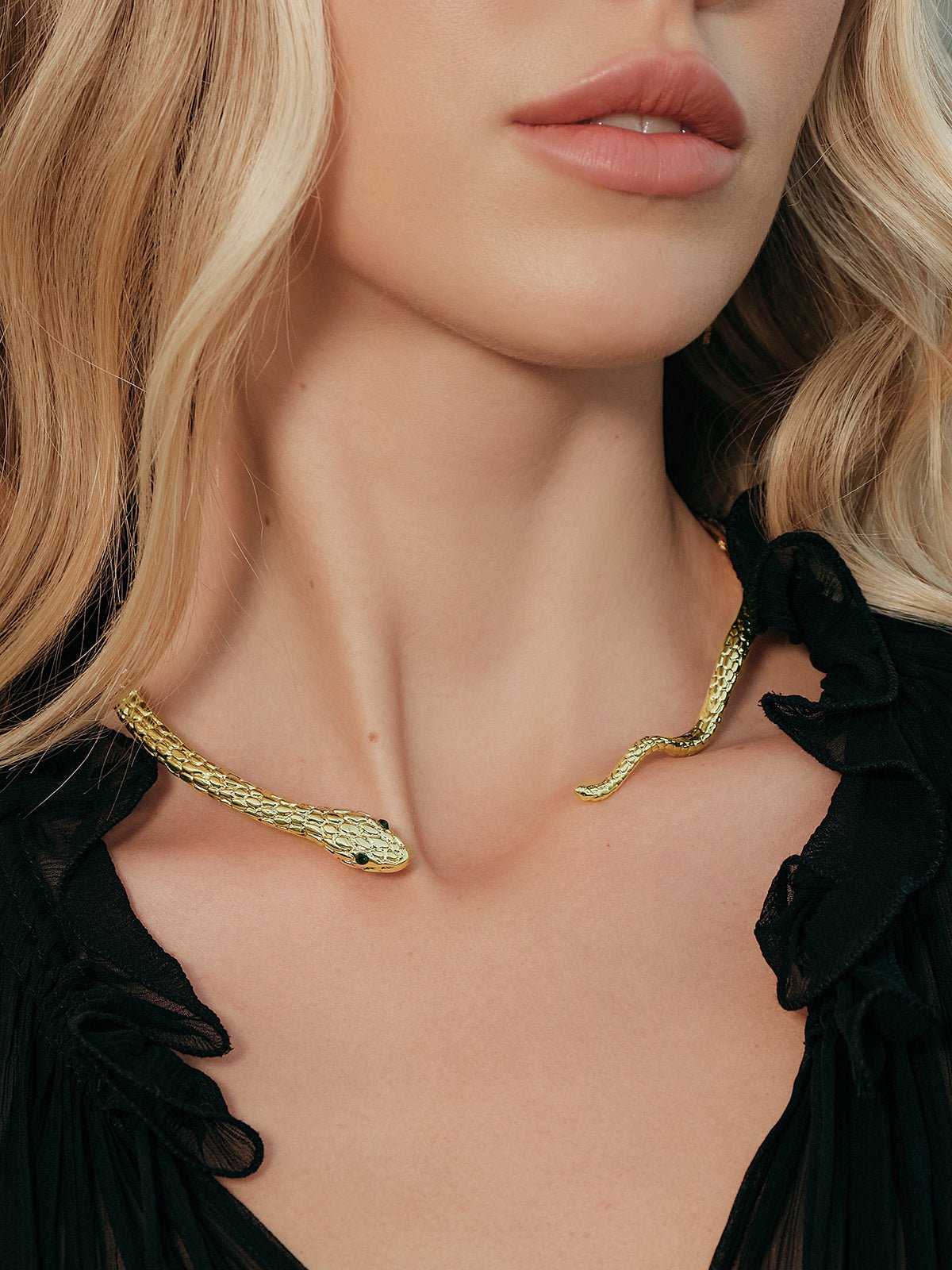 Şık Yılan Esintili Choker Kolye - Phentora