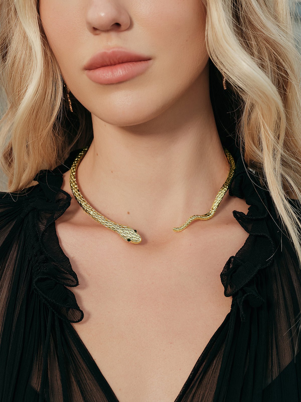 Şık Yılan Esintili Choker Kolye - Phentora