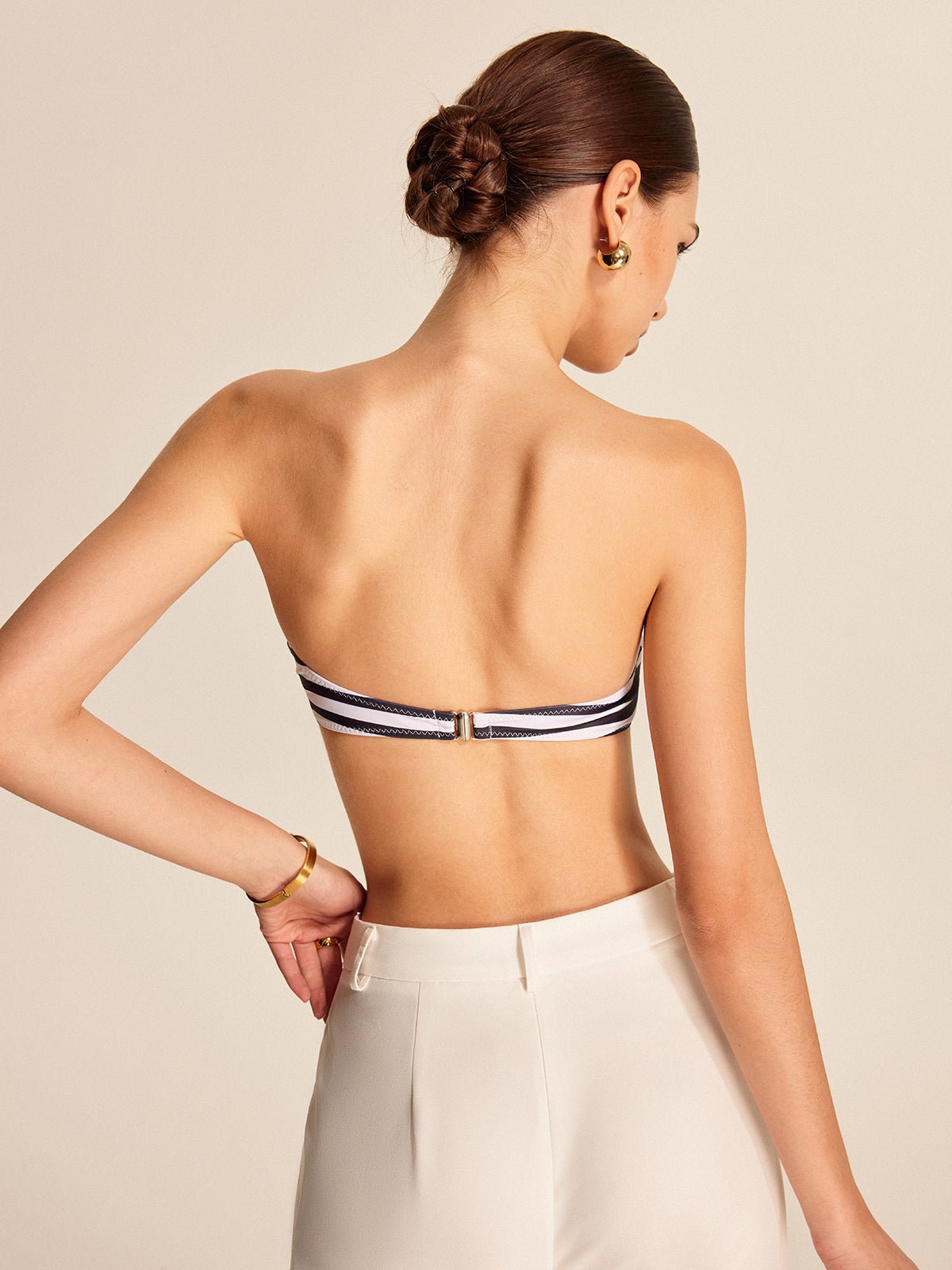 Şık Çizgili Bandeau Bikini Takımı Çiçek Aksamları ile - Phentora