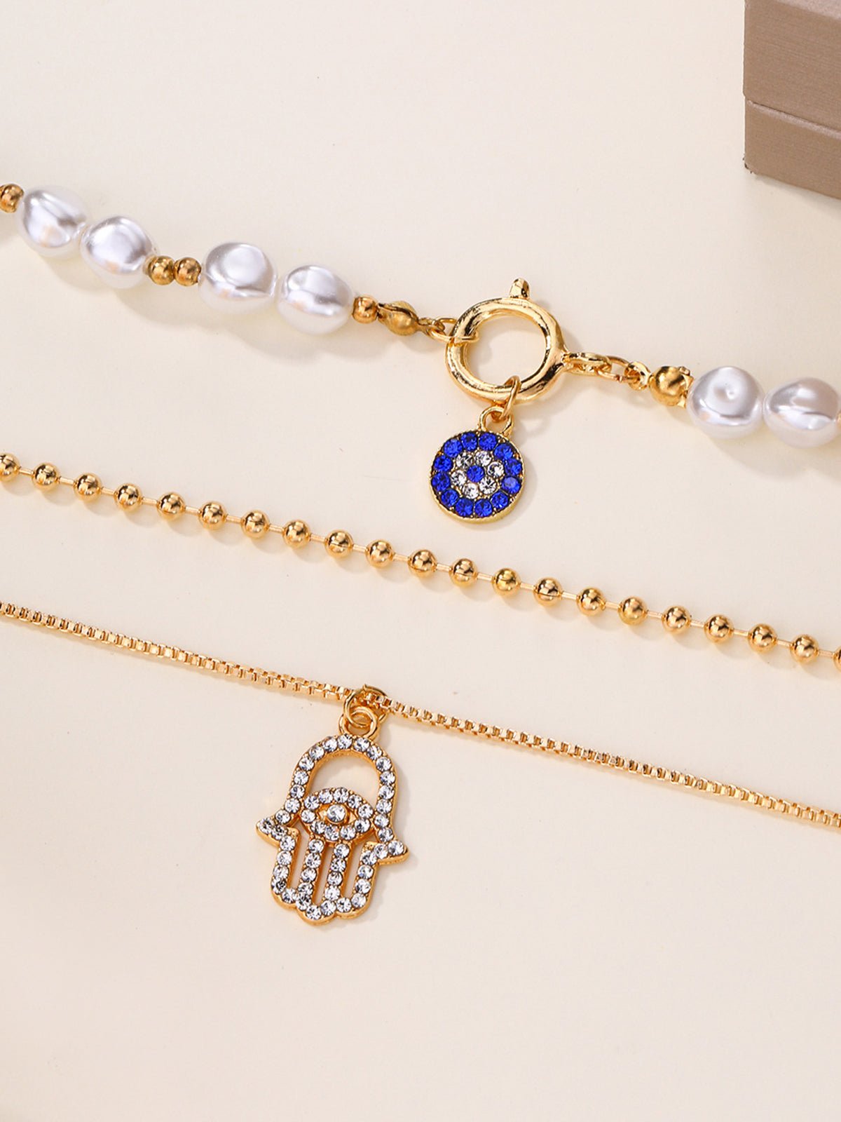 Şık Görünüm İçin İnci ve Hamsa El Desenli Çocuk Bezi Kolye Seti - Phentora