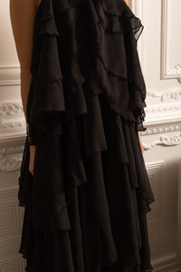 Dekoratif Yaka Çiçeği Detaylı Katmanlı Fırfırlı Halter Yaka Elbise - Phentora