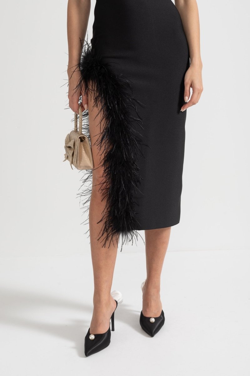 Tüy - detaylı Elbise Vücuda Oturan Gövde ve Asimetrik Hemline - Siyah - Phentora