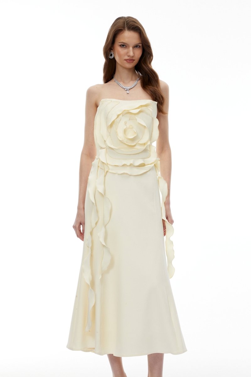 Krem Beyaz Düşük Omuzlu Uzun Elbise 3D Yaprak - Phentora