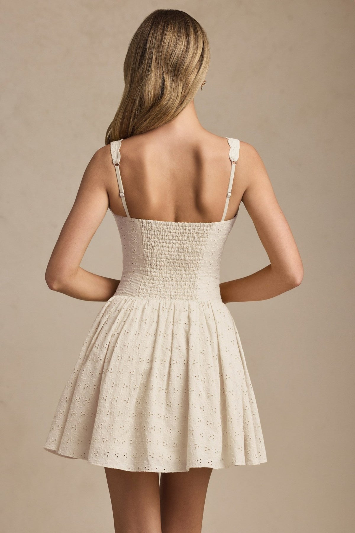 Broderie Anglaise Fiyonk Detaylı A Kesim Mini Elbise in Fildişi - Phentora