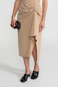 Boyundan Bağlamalı Midi Elbise Asimetrik Drape Detaylı – Nude - Phentora
